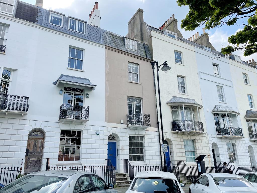 Lot: 113 - VACANT COMMERCIAL PROPERTY WITH POTENTIAL - Mid terrace period property